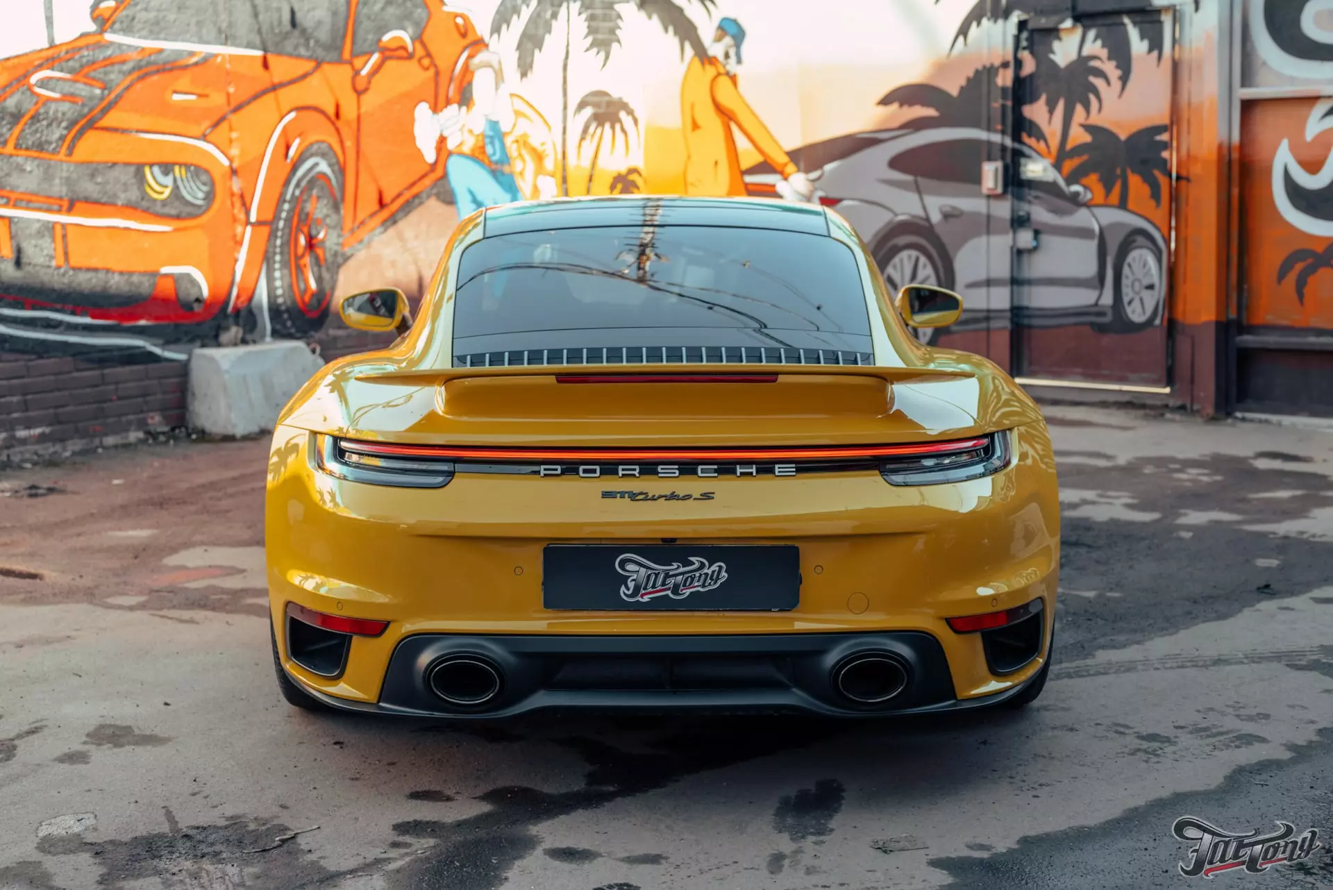 Porsche 911 Turbo S. Шумоизоляция салона. Установка видеорегистратора BlackVue. Окрас ключа в цвет кузова.